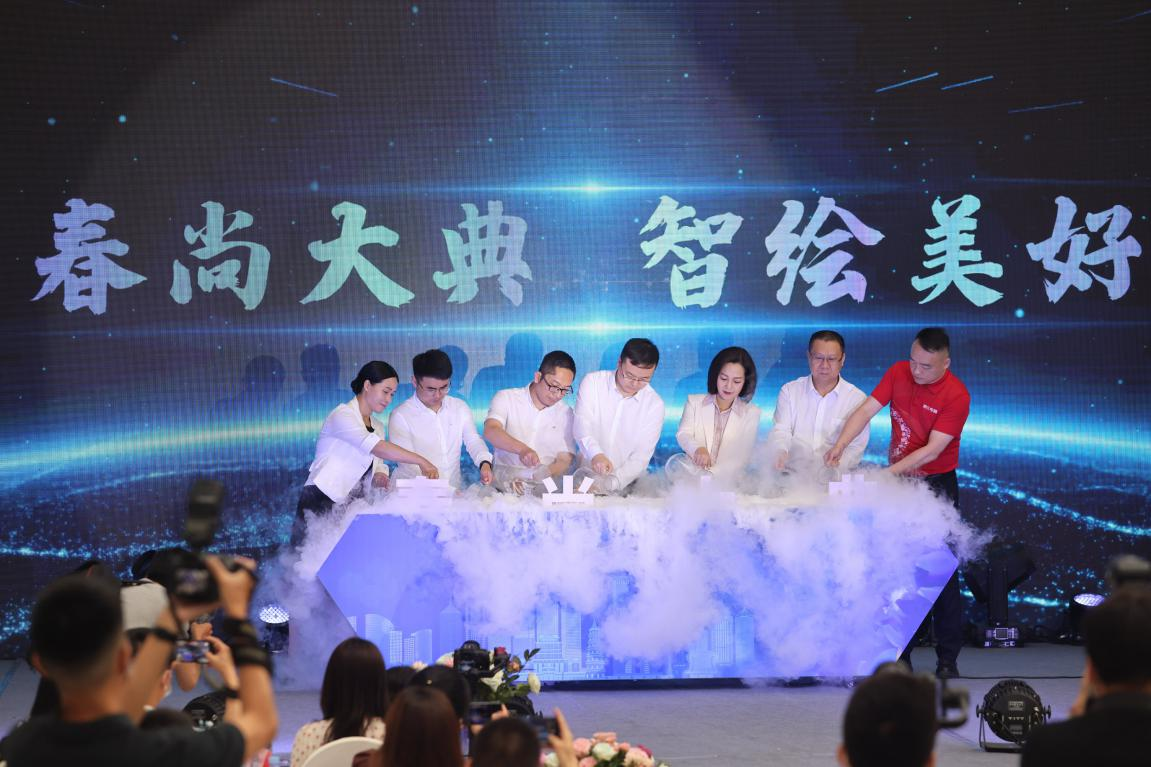 打造春尚大典品牌，引领邕城消费潮流。